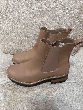 Women's Tan Chelsea Booties - Sleek Slip-On Ankle Boots Sz 9.5